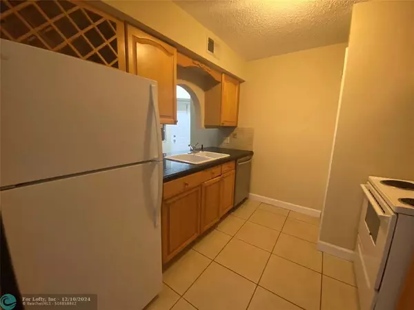 334 SW 86th Ave  #204, Pembroke Pines, FL 33025