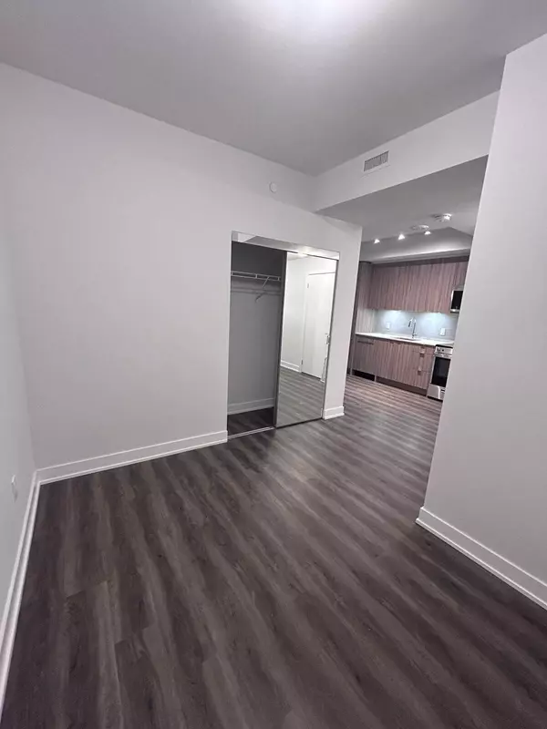 Mississauga, ON L5B 3M8,4130 Parkside Village DR #1408