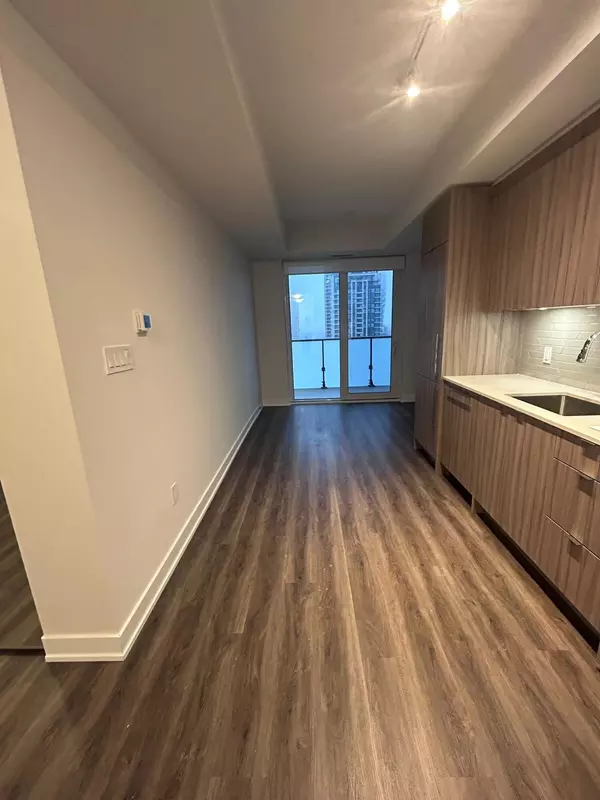 Mississauga, ON L5B 3M8,4130 Parkside Village DR #1408