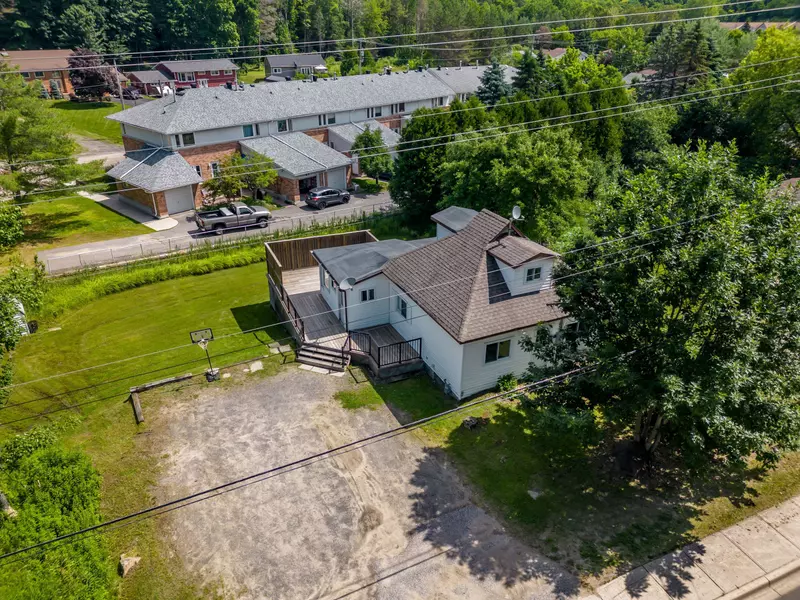 66 West RD, Huntsville, ON P1H 1L8