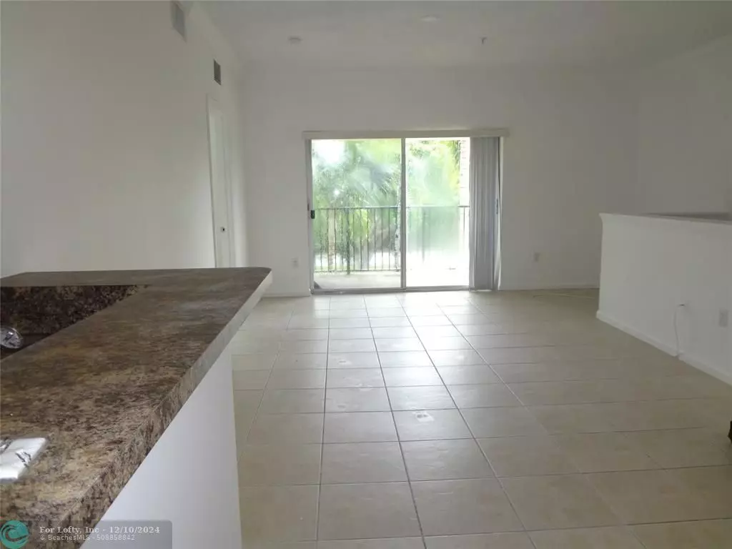 Coral Springs, FL 33067,5860 W Sample Rd  #307