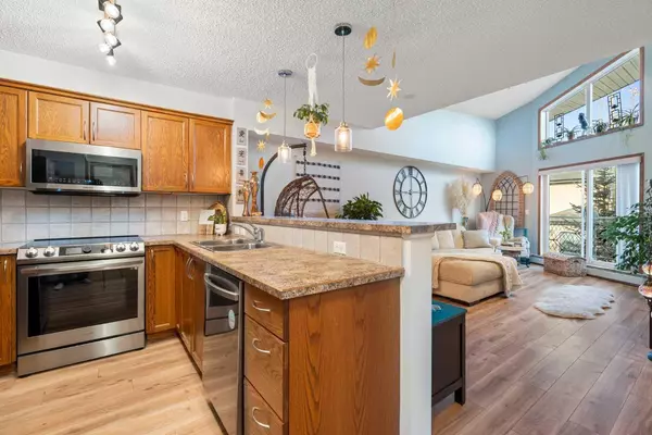 Chestermere, AB T1X 1W6,390 Marina DR #305