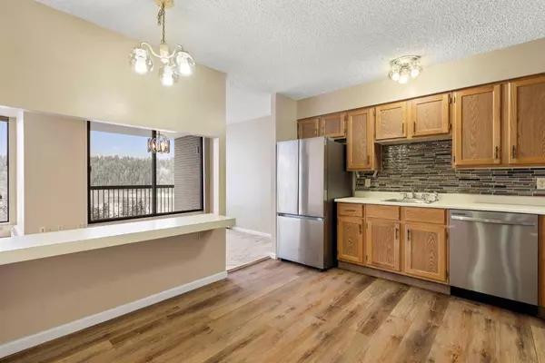 Calgary, AB T3B 4W4,80 Point Mckay CRES NW #906