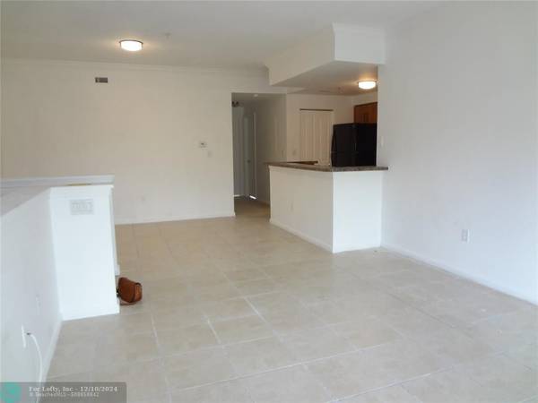 Coral Springs, FL 33067,5860 W Sample Rd  #307