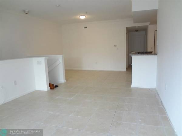 Coral Springs, FL 33067,5860 W Sample Rd  #307