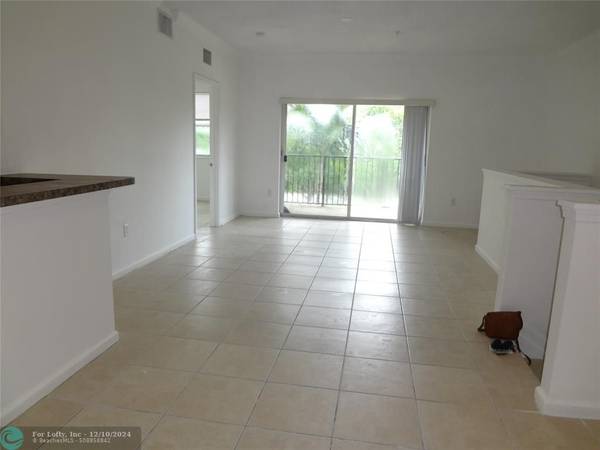 Coral Springs, FL 33067,5860 W Sample Rd  #307