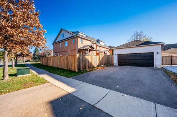 Oakville, ON L6H 7K5,2540 Sunnyhurst Close