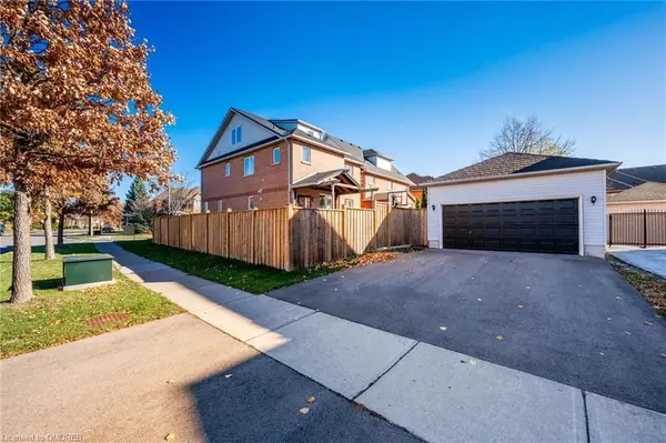 Oakville, ON L6H 7K5,2540 SUNNYHURST Close