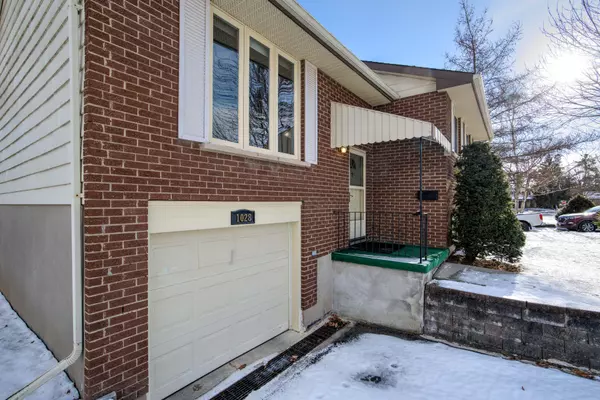 Kingston, ON K7P 1M6,1028 Bauder CRES