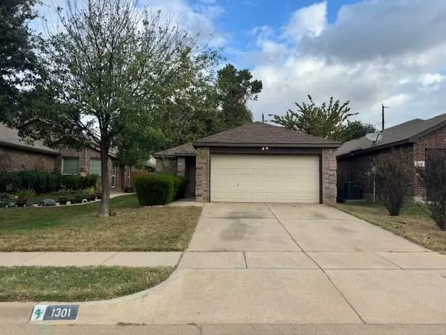 1301 Briarwood Drive, Azle, TX 76020