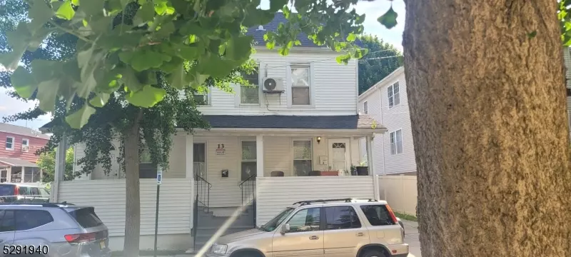 13 Pine St, Passaic City, NJ 07055