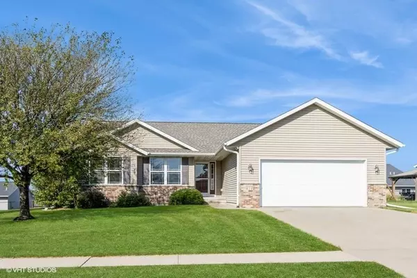 811 Redbird Run, Tiffin, IA 52340