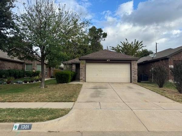 1301 Briarwood Drive, Azle, TX 76020