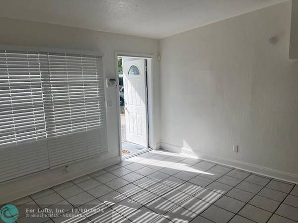 Lantana, FL 33462,101 Hibiscus Tree Dr