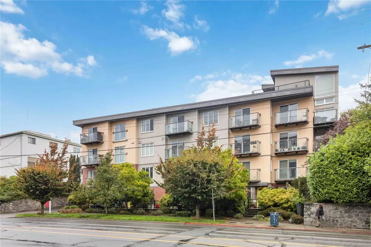 Victoria, BC V8T 2W2,356 Gorge Rd E #207