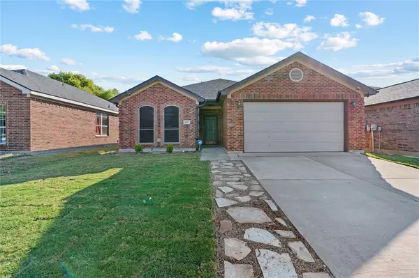 2837 Wakecrest Drive, Fort Worth, TX 76108