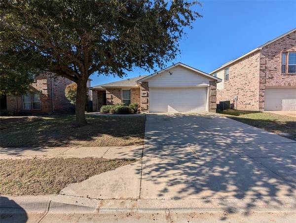 10409 Hideaway Trail, Fort Worth, TX 76131