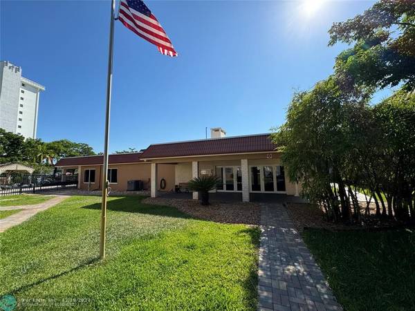 Wilton Manors, FL 33305,124 NE 19th Ct  #102B