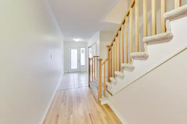 Newmarket, ON L3X 0K5,167 Tango CRES