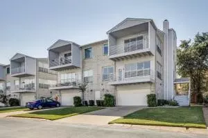 704 Oakbrook Drive #704, Lewisville, TX 75057