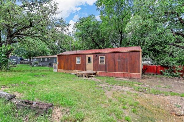 88 Live Oak Street, Alvarado, TX 76009