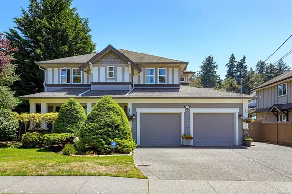 817 Rogers Ave, Saanich, BC V8X 3R1