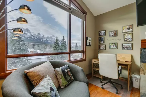 Canmore, AB T1W2J7,1002 8 AVE #302