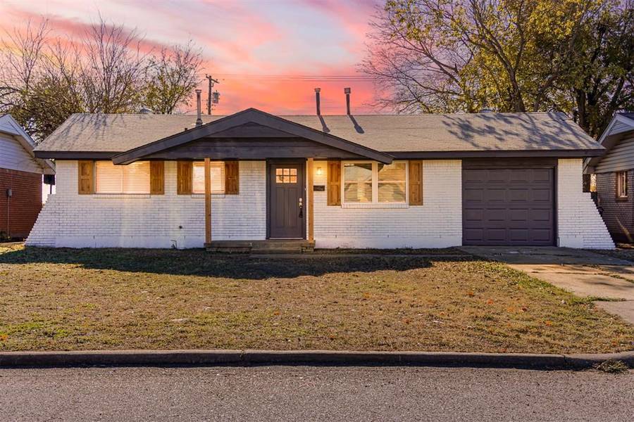 936 SW 4th Place, Moore, OK 73160