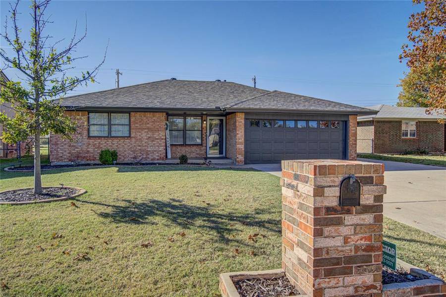 1005 Newport Avenue, Moore, OK 73160