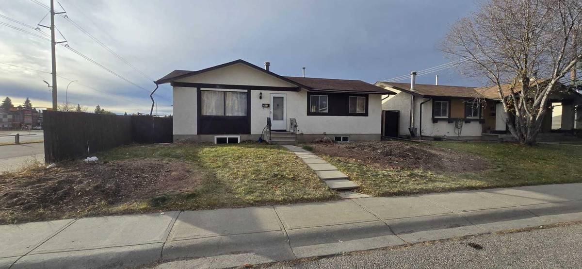 Calgary, AB T2A 5M8,951 Maitland WAY Northeast