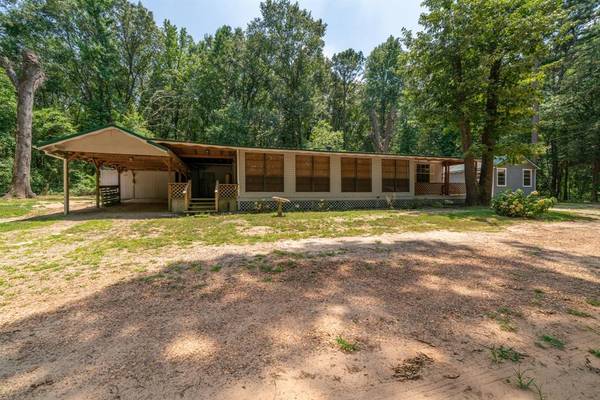 369 Private Road 3127, Cookville, TX 75558