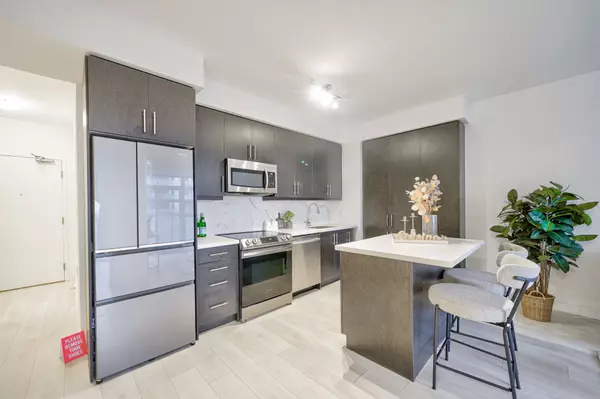 Richmond Hill, ON L4B 0B1,75 Oneida CRES #1701