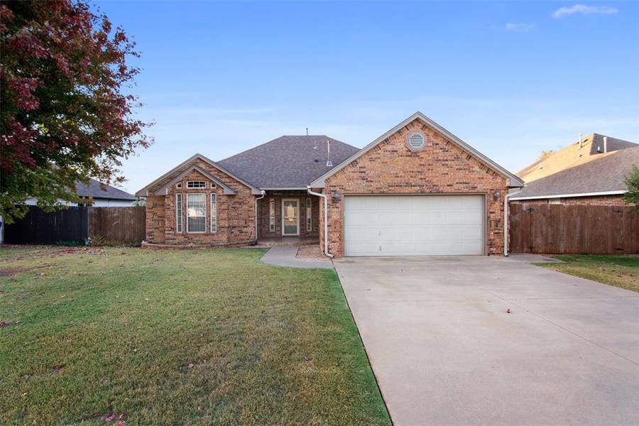 722 W Carson Drive, Mustang, OK 73064