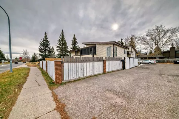 Calgary, AB T1Y 3E1,4807 26 AVE NE #1