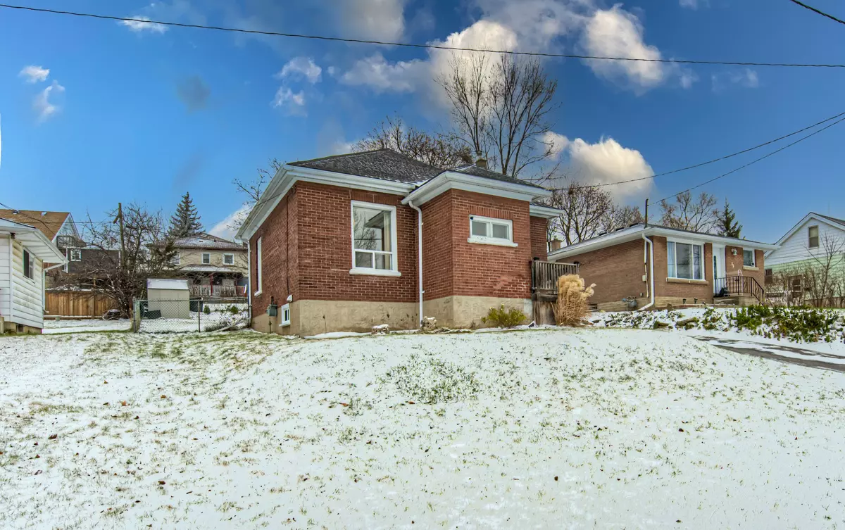 Cambridge, ON N1R 1B4,19 Paisley HTS