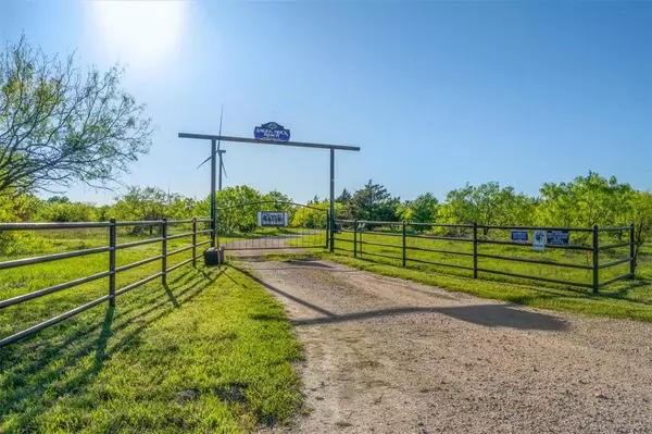 Hubbard, TX 76648,143 Private Road 342