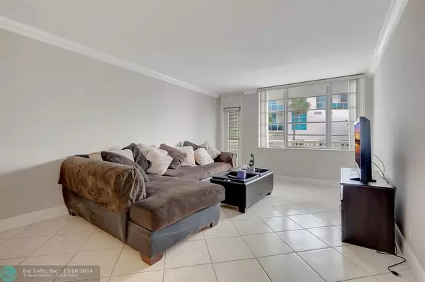 Hallandale Beach, FL 33009,1913 S Ocean Dr  #207