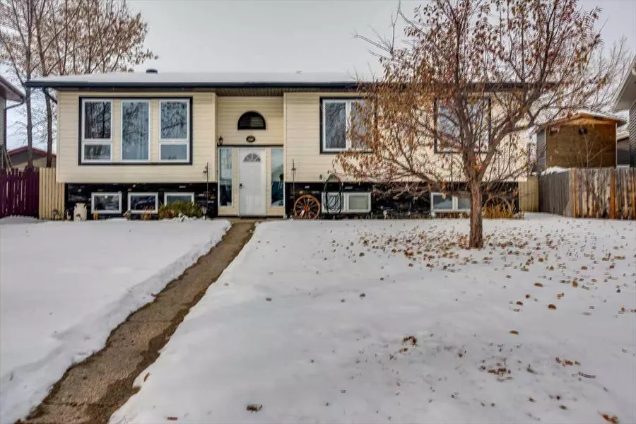 6312 50A Street Close, Ponoka, AB T4J1E5