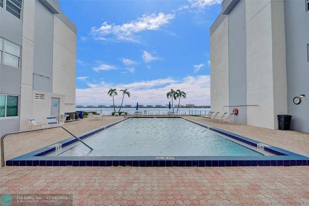 Lake Worth Beach, FL 33460,1516 S Lakeside Drive  #109