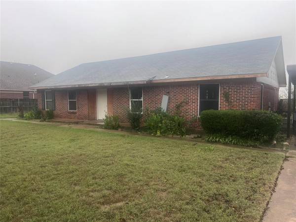 924 Bayport Drive,  Lancaster,  TX 75134