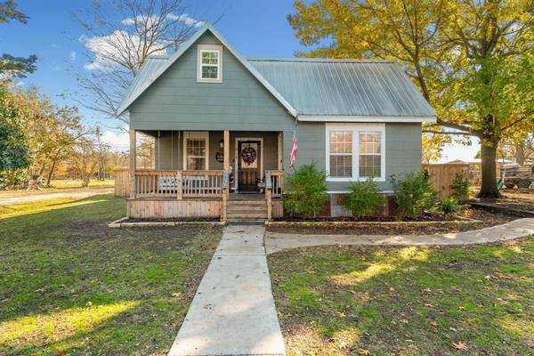 410 Paris Street, Pecan Gap, TX 75469