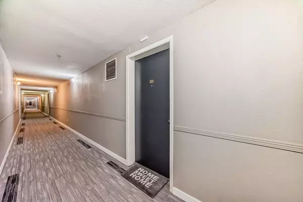 Calgary, AB T2Y 0H9,16969 24 ST SW #1215