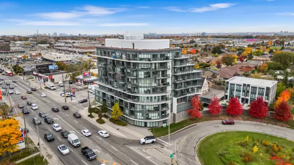 16 Mcadam AVE #102, Toronto W04, ON M6A 0B9