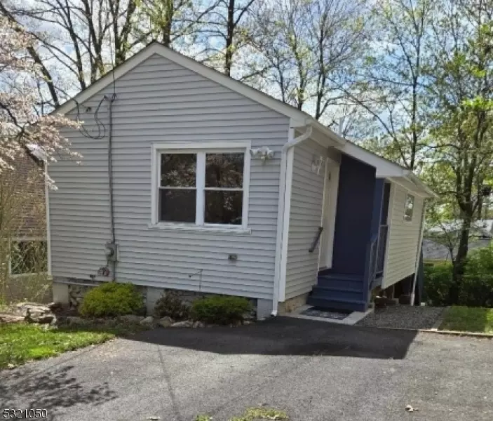 308 W End Ave, Hopatcong Boro, NJ 07843