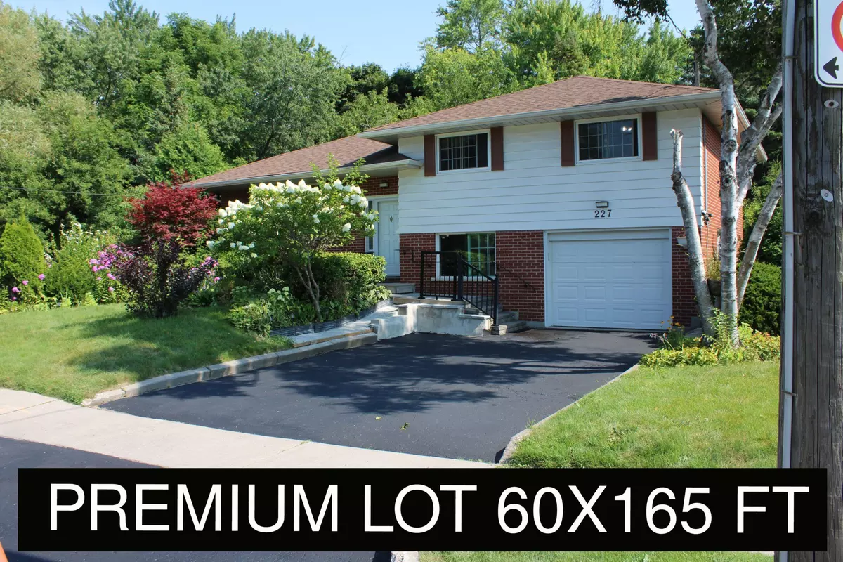 Oshawa, ON L1G 2W9,227 Rossland RD E