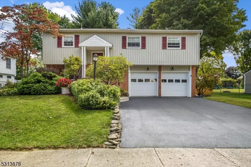 128 Deerfield Dr, Hackettstown Town, NJ 07840