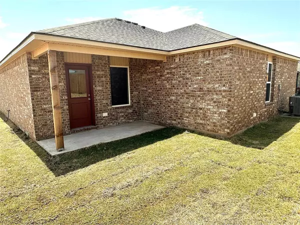 Harrah, OK 73045,21217 River Mist Drive