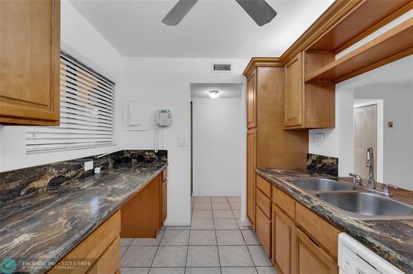 Boca Raton, FL 33486,900 SW 9TH STREET CIRCLE  #105