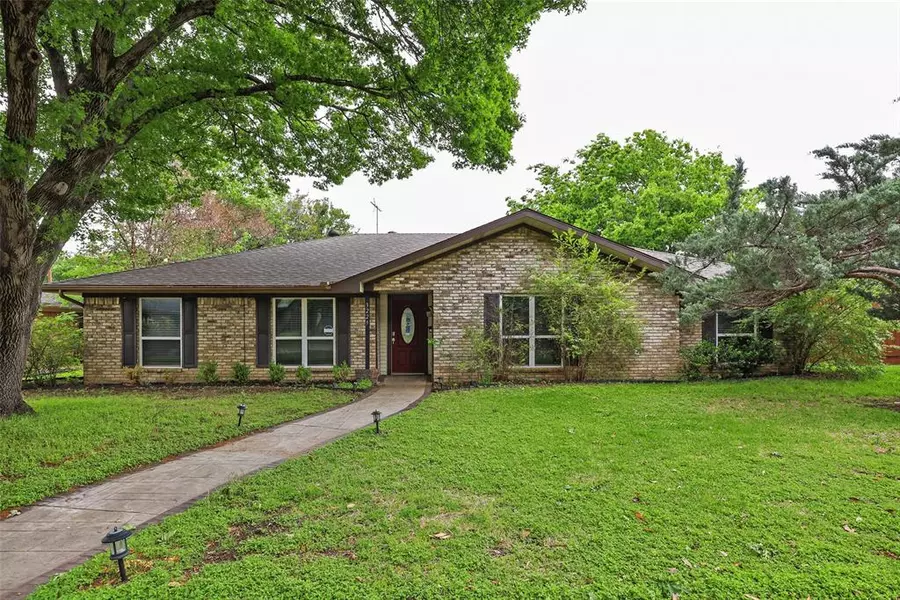 3229 Flowerdale Lane, Dallas, TX 75229