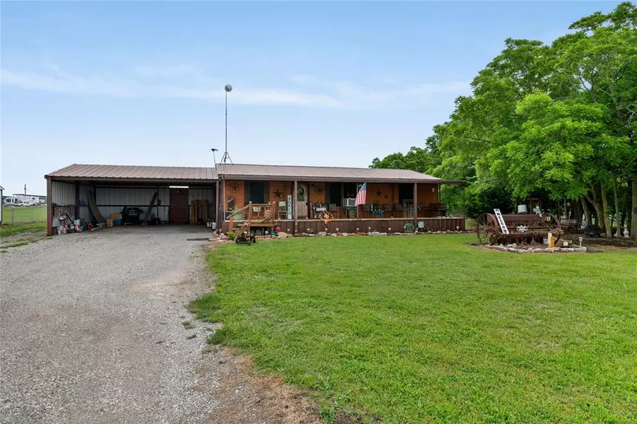 202 Darwin Road, Whitewright, TX 75491